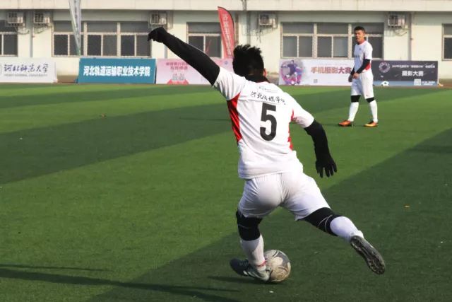 哈特三双尼克斯魔术携手晋级 猛龙力克步行者