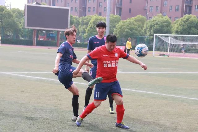 哈登23+11库里两次崴脚提前伤退 快船力克勇士