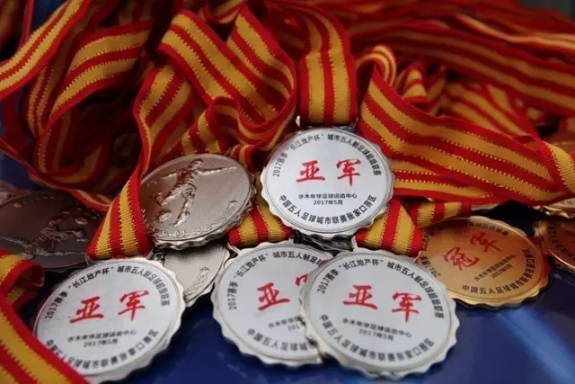 足球报：泰山四后卫阵型防守层次更丰富，二转应调整外援中场
